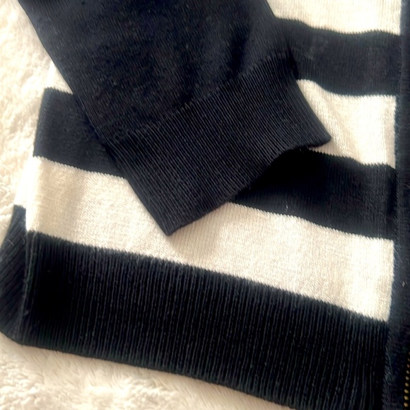 BUY NOW🖤🤍SILKY FLAW ClASSY ZIPPER JACKET TOP 🤍🖤 - Picture 4 of 5